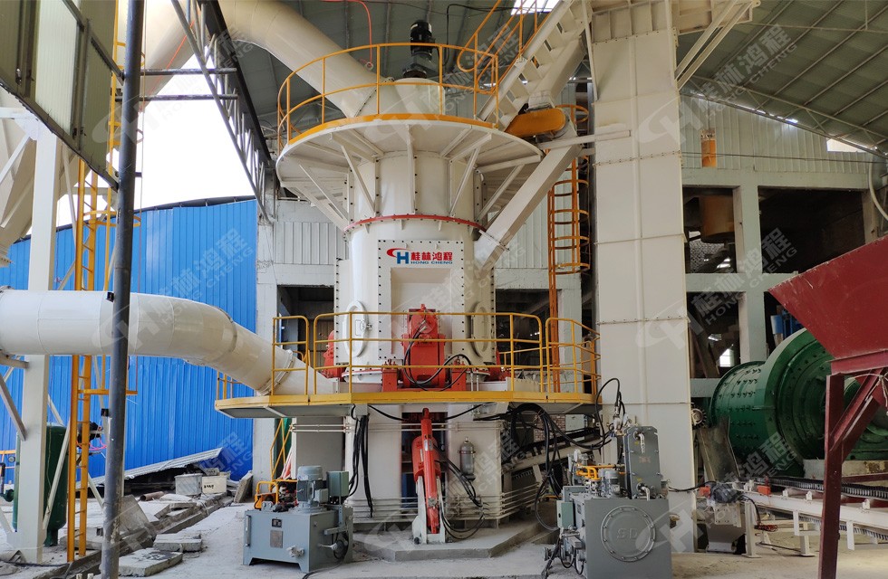 HLM1500霞石磨粉機(jī)河南安陽(yáng)客戶生產(chǎn)車間現(xiàn)場(chǎng)